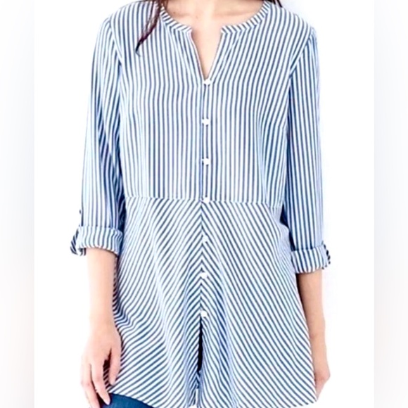 J. Jill Tops - Women’s J.jill blue and white button down M petite